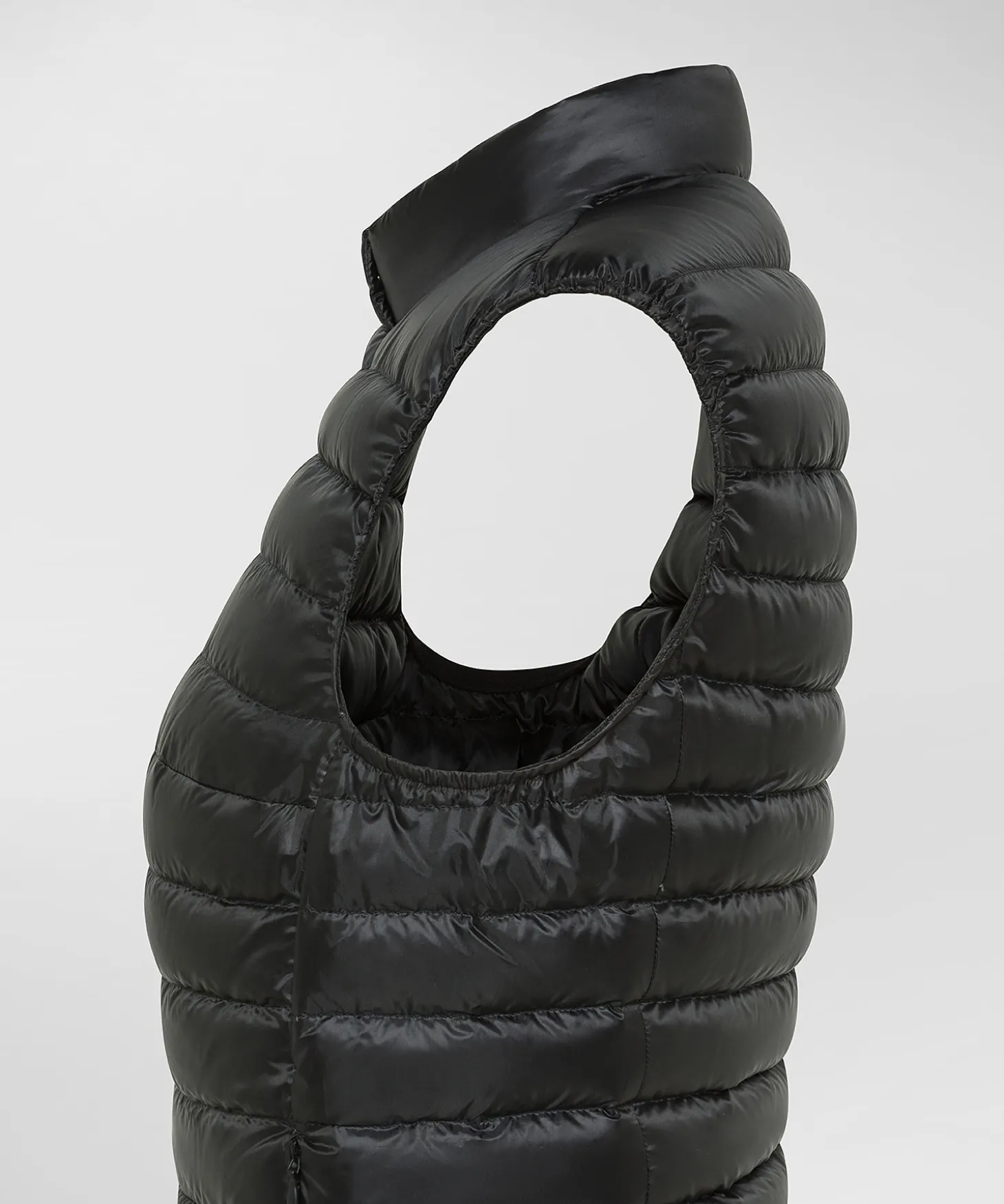 Gilet packable in piuma d’oca e bottoni in tinta