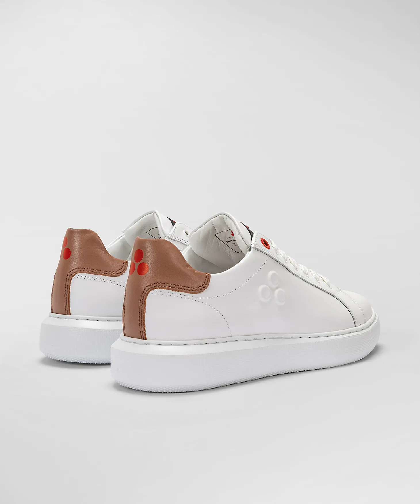 Sneaker In Pelle Con Logo Goffrato