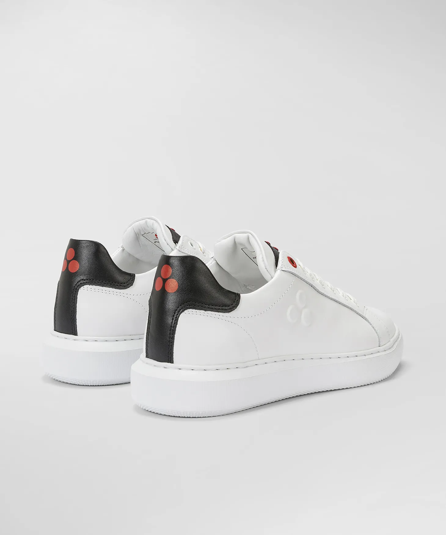 Sneaker In Pelle Con Logo Goffrato
