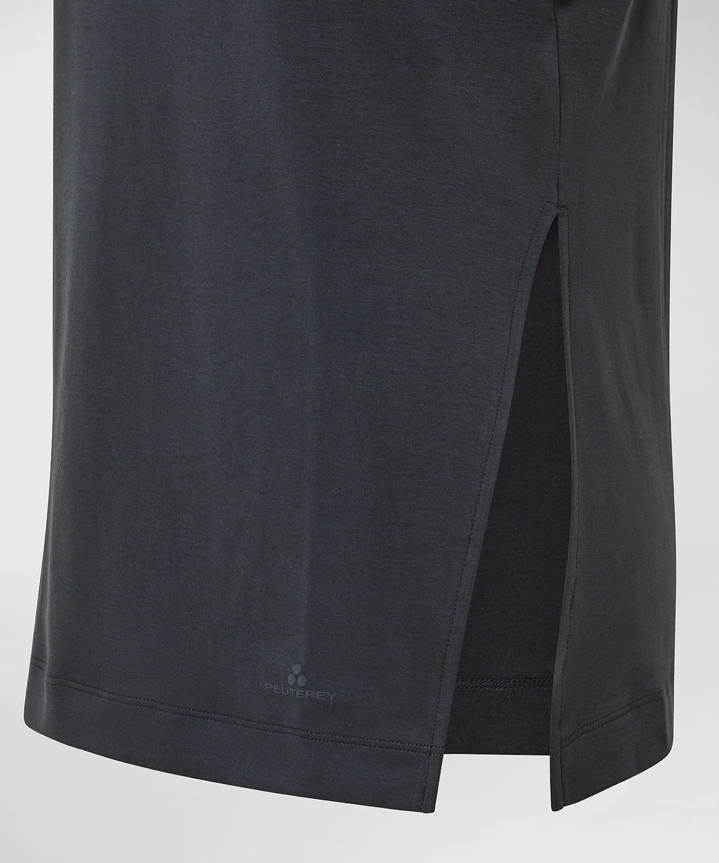 T-shirt con spacco laterale